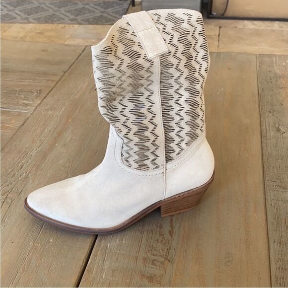 Anthropologie Cut-Out Ivory Suede Western Boots US 9 NWOB - Picture 2 of 14